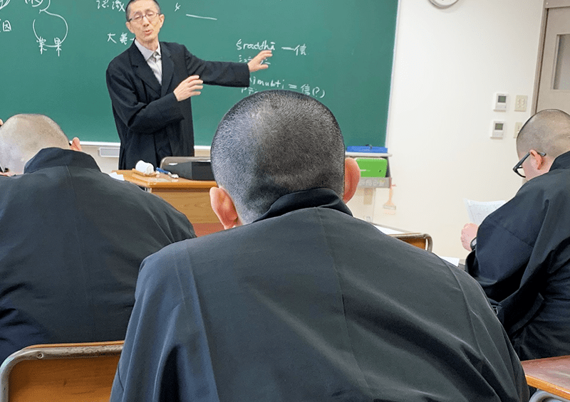 宗学科(2年制) 僧侶としての基本を習得する